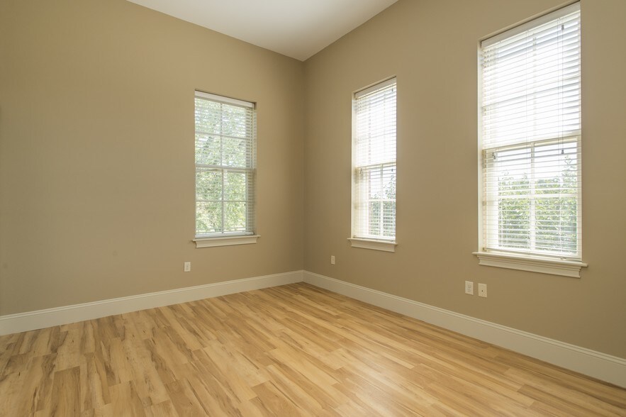 More Photos Of 28 Chestnut St, Foxborough Apartments For Sale