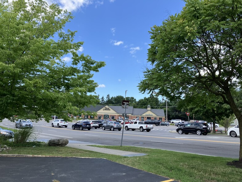 More Photos Of 2425 Clover St, Rochester Office For Lease