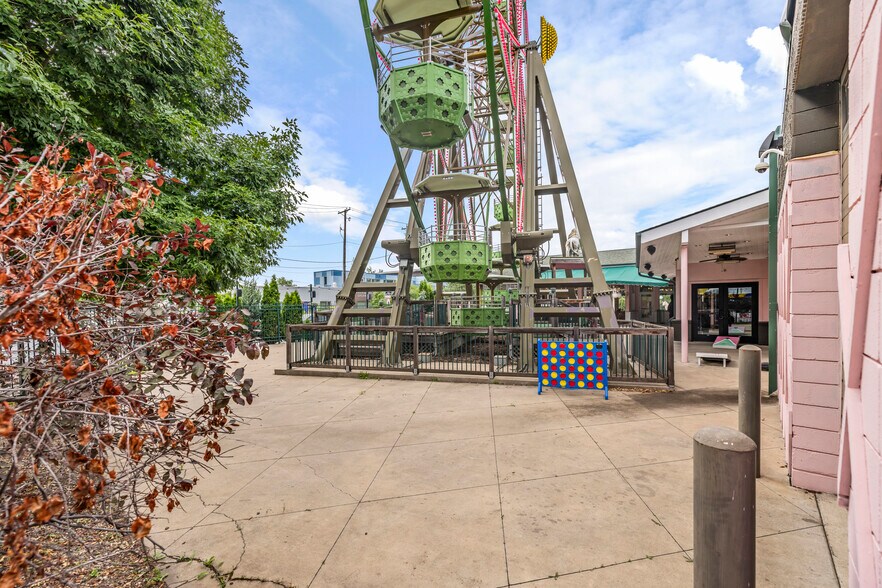 More Photos Of 2501 & 2519 Marshall St NE, Minneapolis Restaurant For Sale