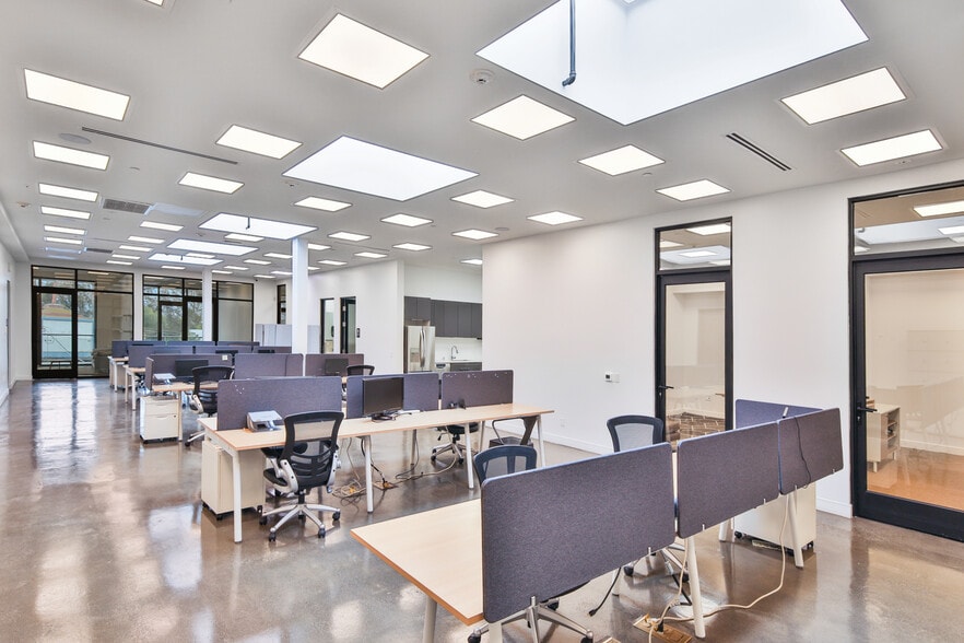 More Photos Of 5242 W Adams Blvd, Los Angeles Loft Creative Space For Lease