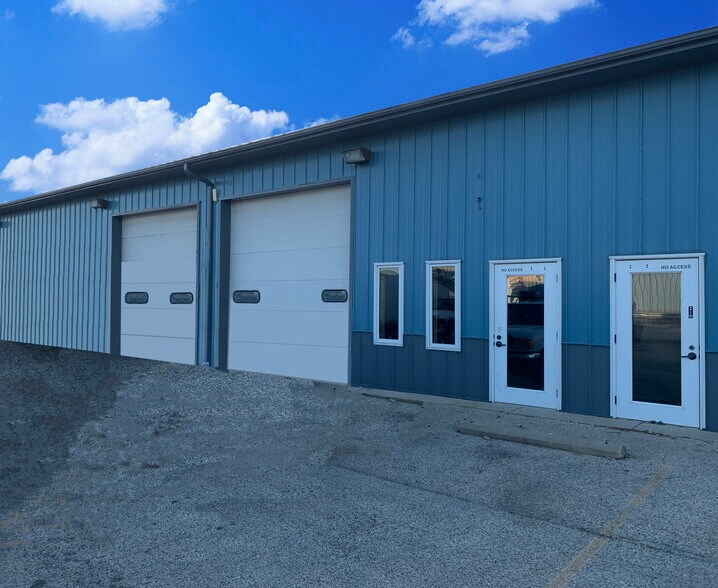 More Photos Of 470 Jennings Dr, Lake In The Hills Service For Lease