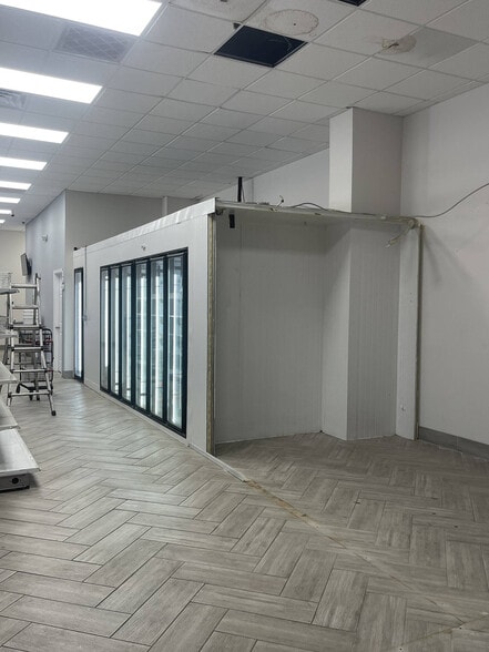 More Photos Of 5050 Sunbeam Rd, Jacksonville General Retail For Lease