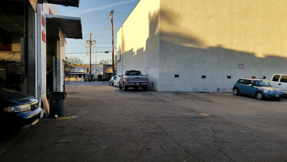 More Photos Of 5569 Reseda Blvd, Tarzana Auto Repair For Lease