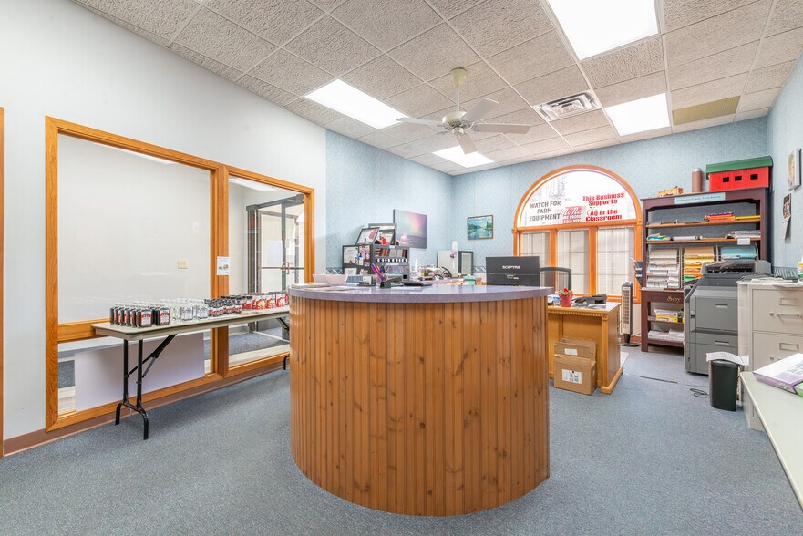 More Photos Of 210 W Spring St, Freeport Office For Sale