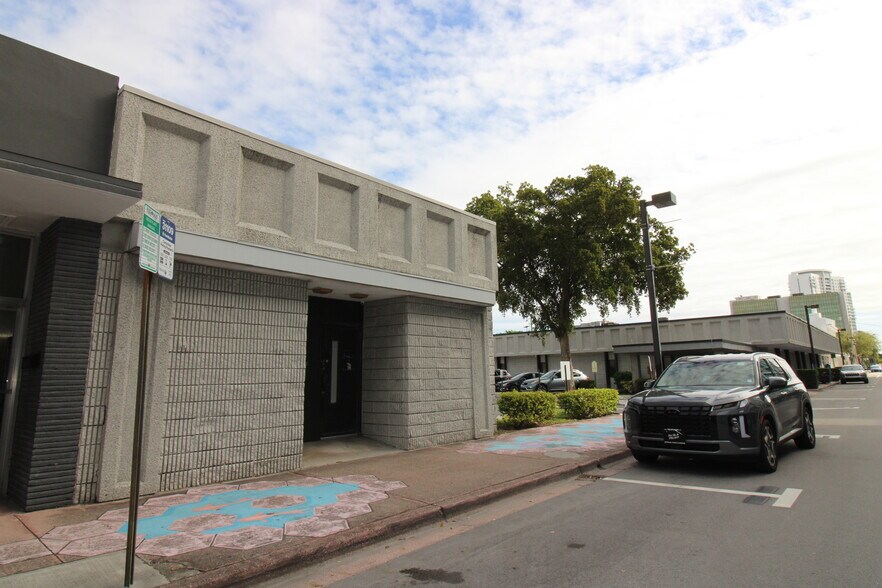 Primary Photo Of 2025 Tyler St, Hollywood Office For Lease