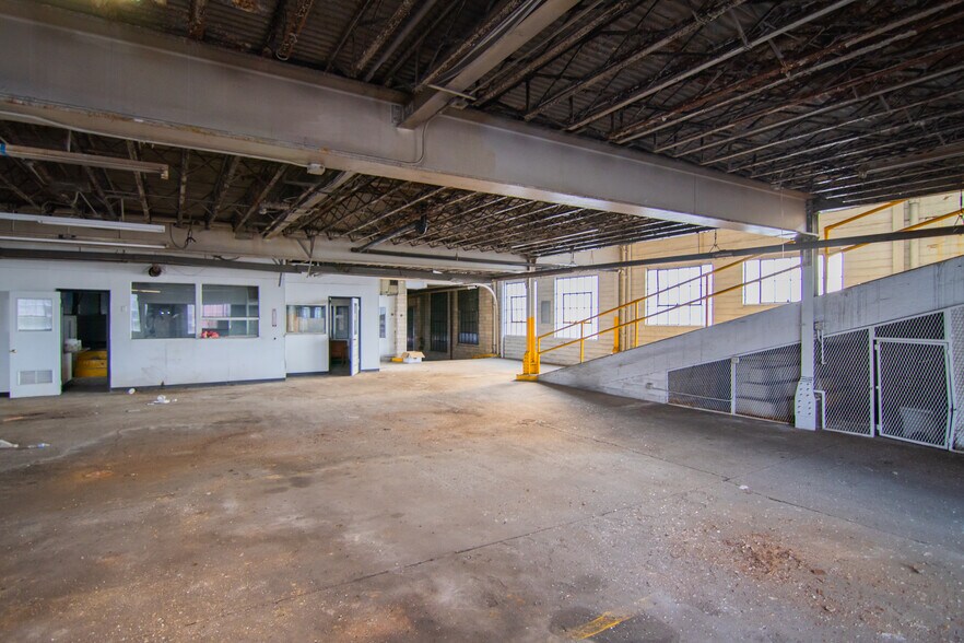 More Photos Of 1439 Sunset Blvd, Steubenville Flex For Sale