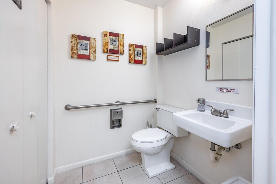 More Photos Of 7480 Fairway Dr, Miami Lakes Medical For Lease