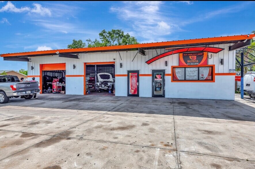 More Photos Of 3000 N Washington Blvd, Sarasota Auto Dealership For Sale