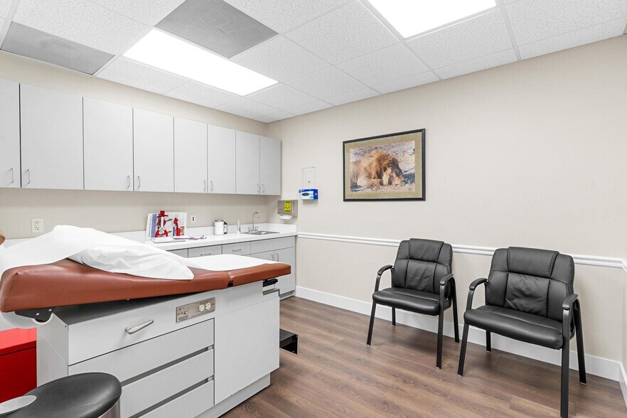 More Photos Of 920 ROLLING ACRES Rd, Lady Lake Medical For Sale