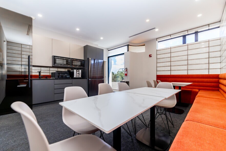 More Photos Of 2401 S Douglas Rd, Miami Medical For Lease