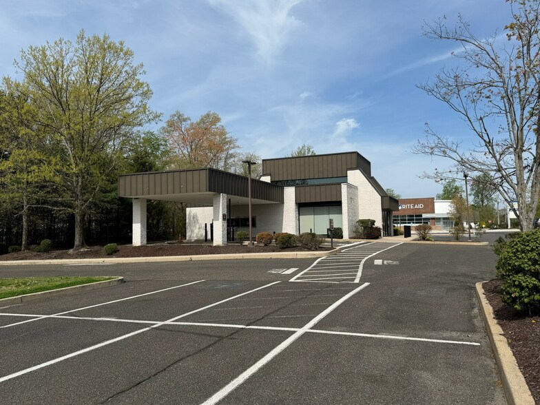 More Photos Of 385 White Horse Pike, Atco Bank For Lease