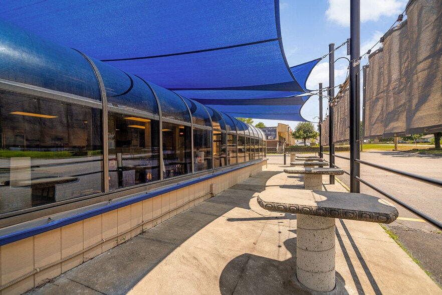 More Photos Of 2117 S 34th St, Kansas City Restaurant For Sale