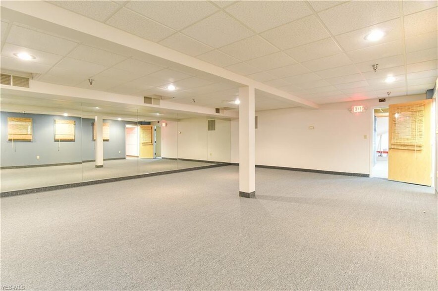 More Photos Of 8790 E Market St, Warren Medical For Sale