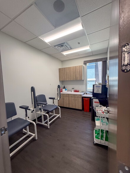 More Photos Of 2950 W Horizon Ridge Pky, Henderson Office For Sale
