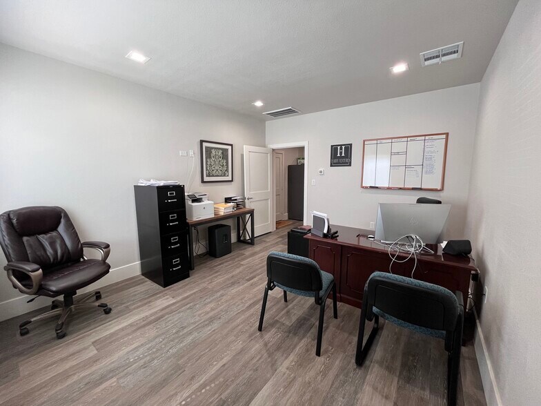 More Photos Of 3014 Pansy St, Pasadena Warehouse For Lease