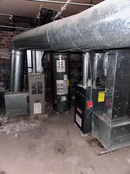 More Photos Of 49 Benton St, Hartford Apartments For Sale