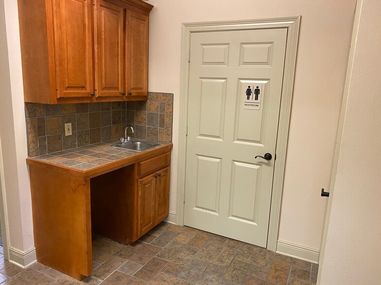 More Photos Of 14635 S Harrells Ferry Rd, Baton Rouge Office For Lease