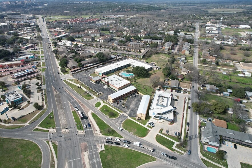 More Photos Of 1635 Aquarena Springs Dr, San Marcos Apartments For Lease