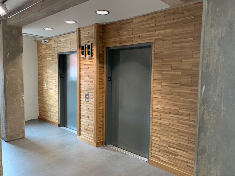 More Photos Of 1230 W Morehead St, Charlotte Loft Creative Space For Lease
