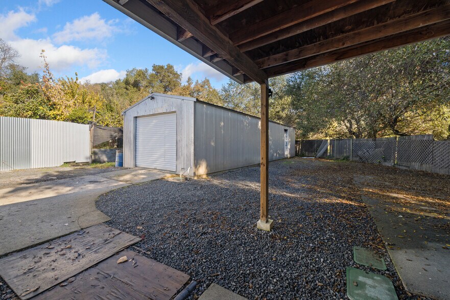More Photos Of 840 N Cloverdale Blvd, Cloverdale Convenience Store For Sale