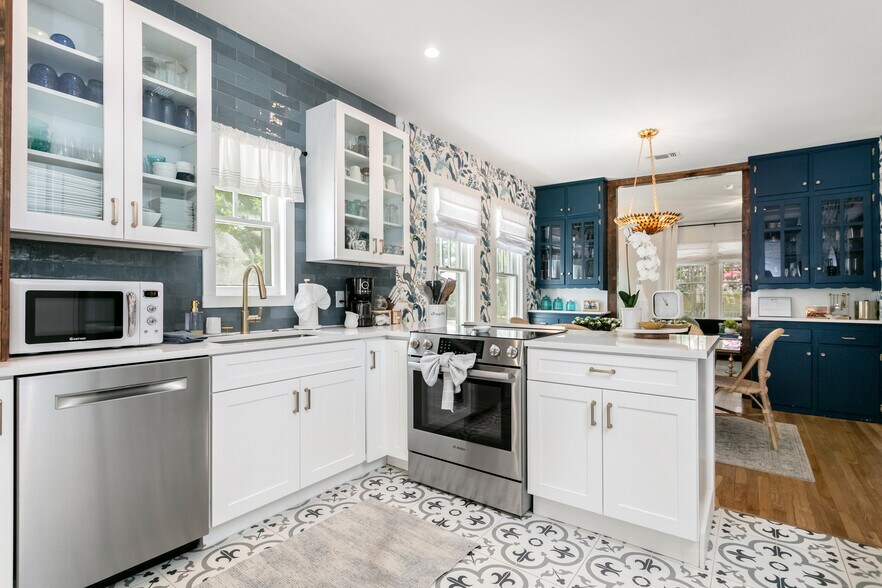 More Photos Of 508 N Orange St, Fredericksburg Specialty For Sale