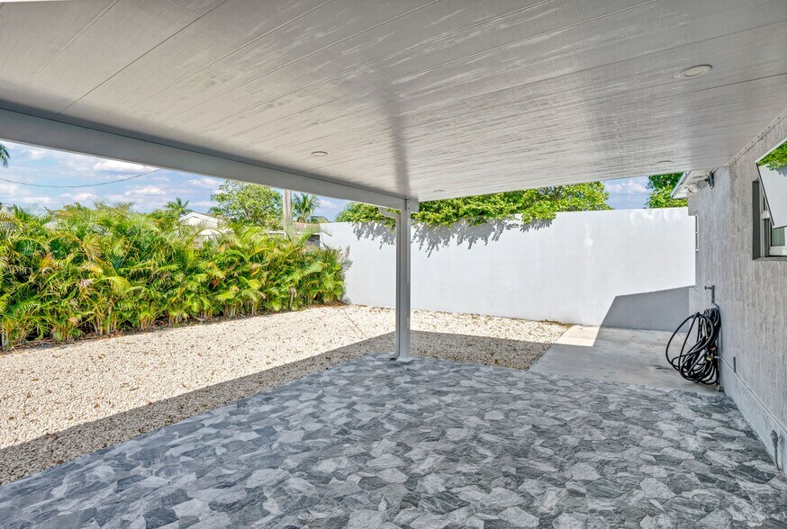 More Photos Of 481 E Commercial Blvd, Oakland Park Freestanding For Sale