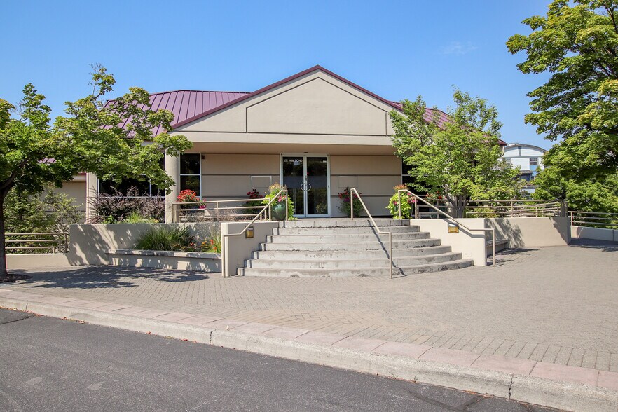 More Photos Of 1151 NW Bond St, Bend Office For Lease