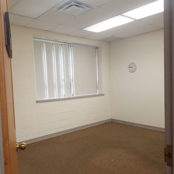 More Photos Of 1 Precision Way, Jamestown Distribution For Sale