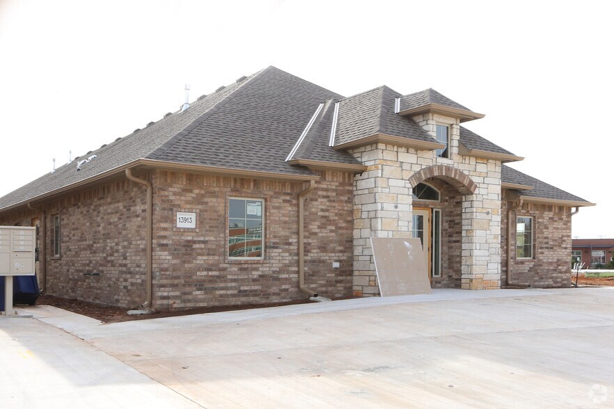 More Photos Of 13913 Technology Dr, Oklahoma City Office For Sale