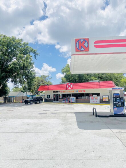 More Photos Of 1606 Shepard Ln, Intercession City Convenience Store For Sale