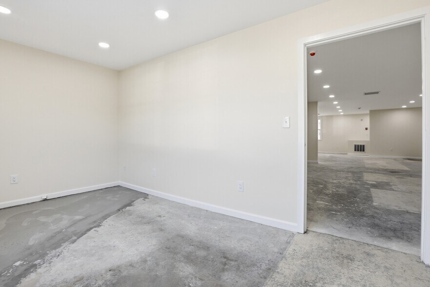 More Photos Of 270 Littleton Rd, Westford Office For Lease