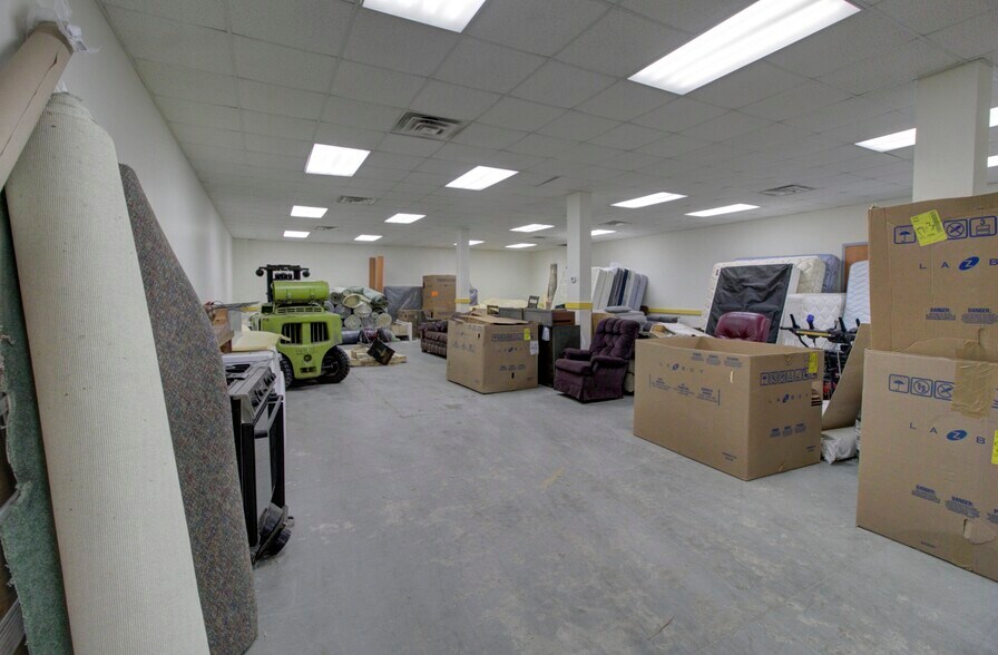 More Photos Of 224 E Main St, Ottawa Office For Sale