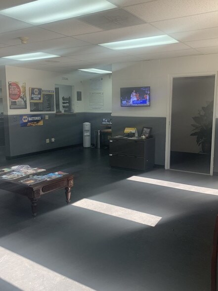 More Photos Of 46780 Clinton St, Indio Warehouse For Sale