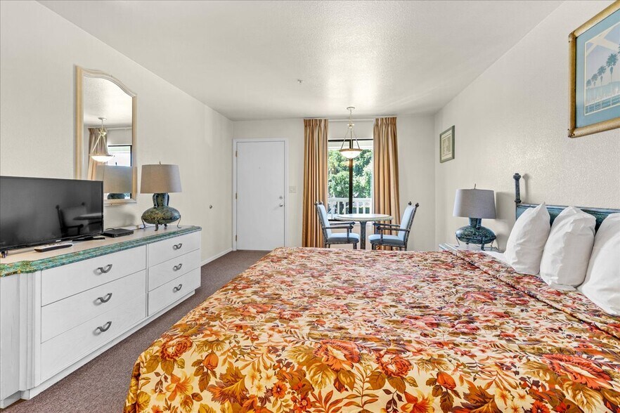 More Photos Of 1013 Front St, Soledad Hotel For Sale