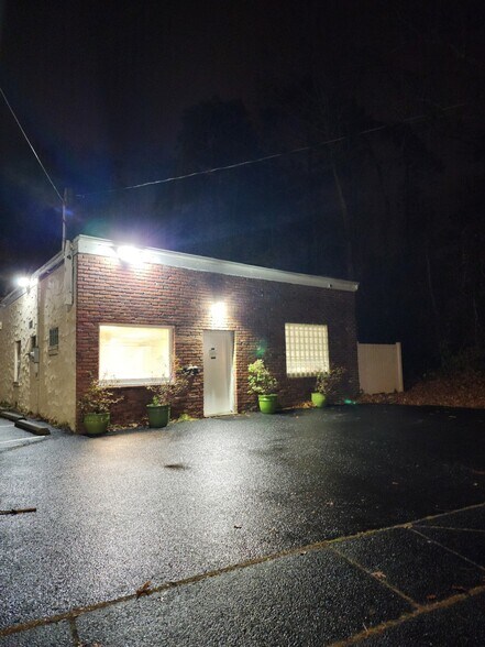 More Photos Of Point Plz, Somers Point Light Manufacturing For Lease