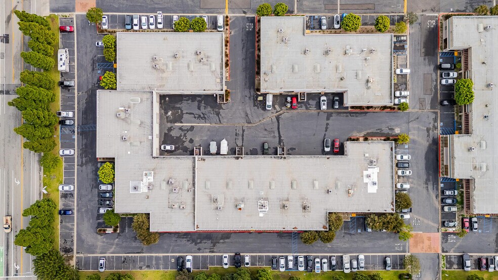 More Photos Of 4572 Telephone Rd, Ventura Warehouse For Lease