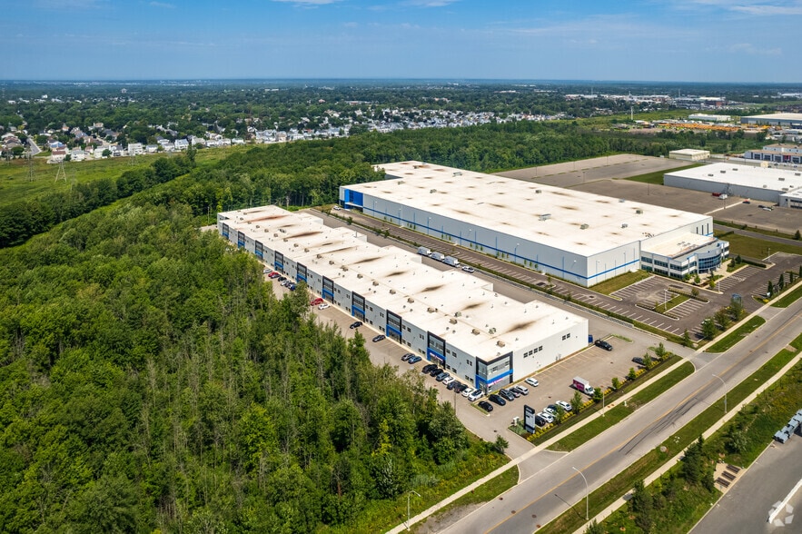 More Photos Of 4981 Rue Louis-B.-Mayer, Laval Showroom For Lease