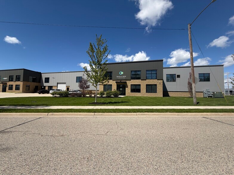 Primary Photo Of 1535 Steele Ave SW, Grand Rapids Distribution For Lease