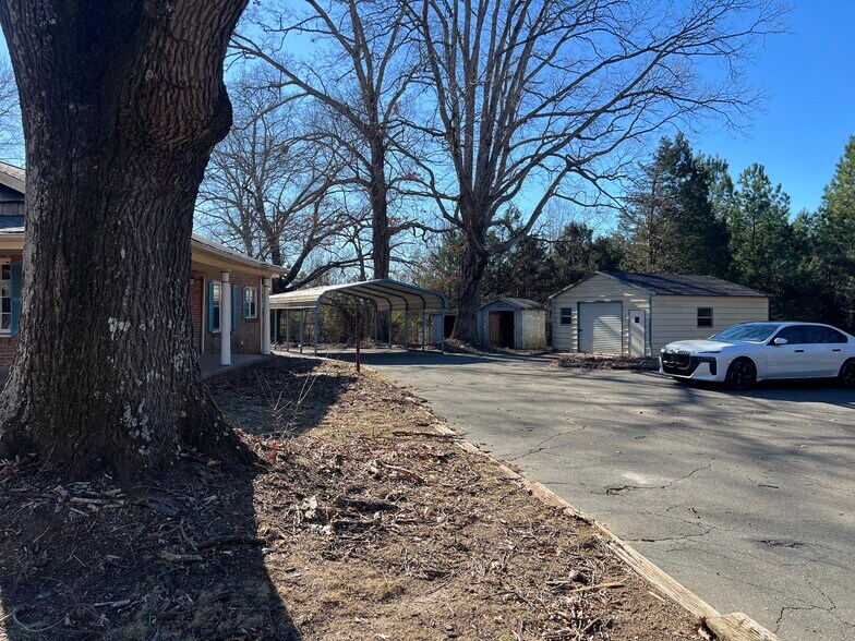 More Photos Of 2208 Morehead Rd, Charlotte Office For Lease