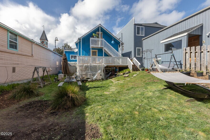 More Photos Of 205 SW Highway 101, Waldport Storefront For Sale