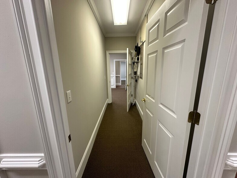 More Photos Of 327 Dahlonega St, Cumming Medical For Sale