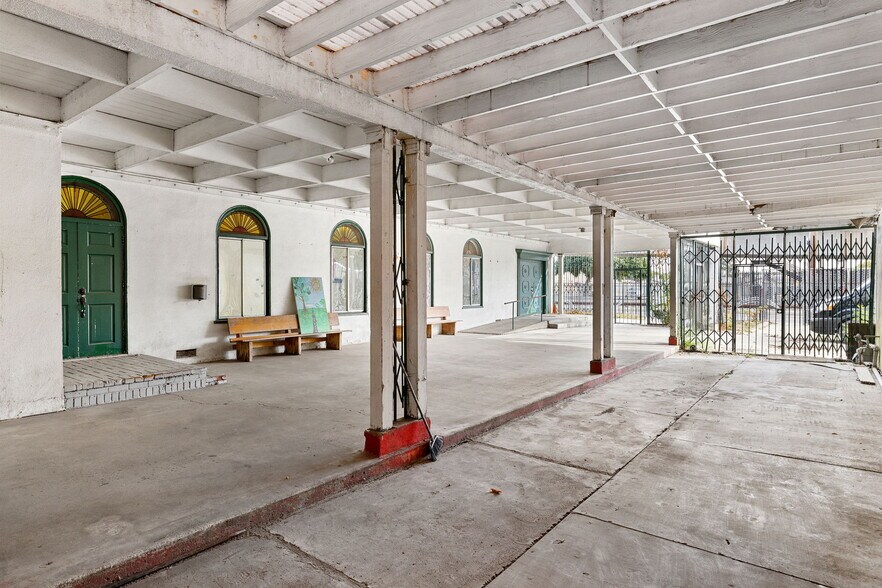 More Photos Of 915-1011 N Willowbrook Ave, Compton Warehouse For Sale