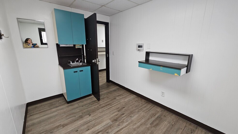 More Photos Of 700 S Main St, Grove Medical For Sale