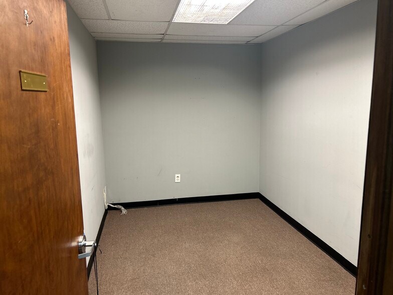 More Photos Of 4121-4141 NW 5th St, Plantation Medical For Sale