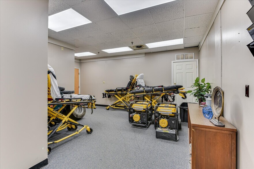 More Photos Of 1089 Augusta Rd, Warrenville Office For Sale