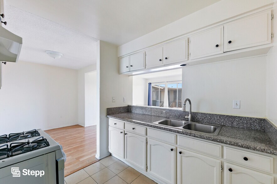 More Photos Of 1123 Cedar Ave, Long Beach Apartments For Sale