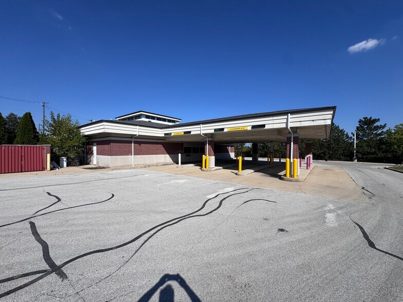 More Photos Of 2505 N Farnsworth Ave, Aurora Bank For Lease