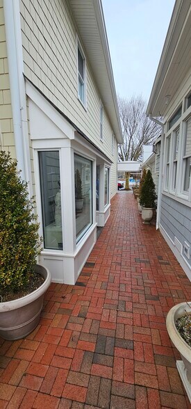 More Photos Of 66 Jobs Ln, Southampton Storefront Retail Office For Lease