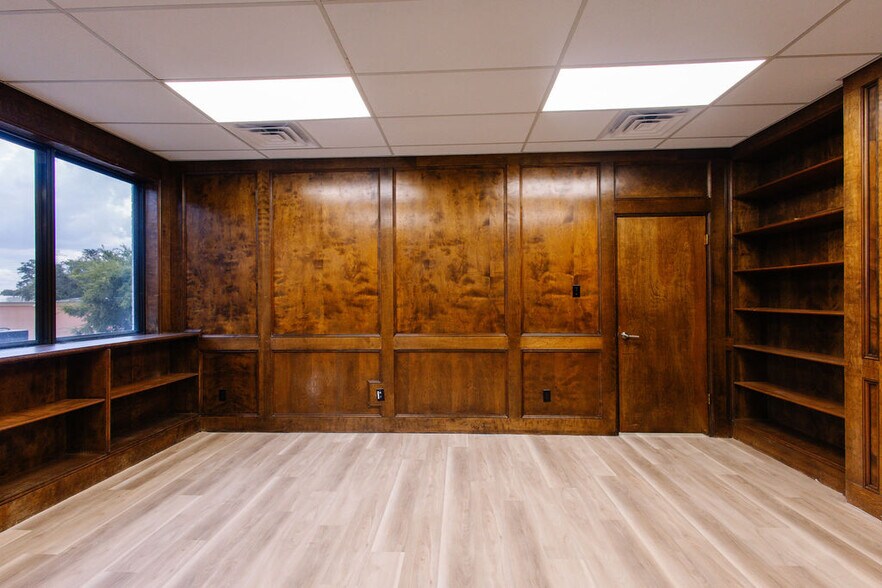 More Photos Of 8225 Westglen Dr, Houston Office For Sale