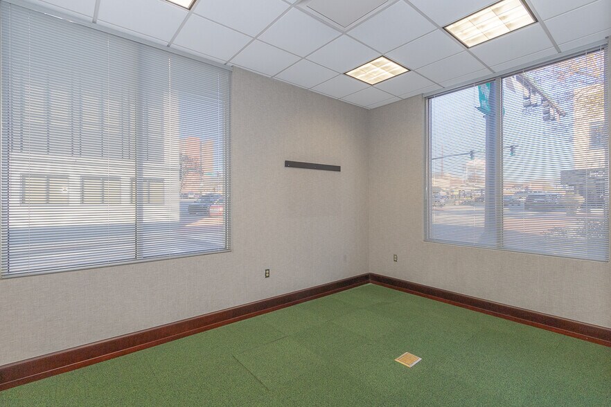 More Photos Of 129 N Main St, Anderson Office For Lease